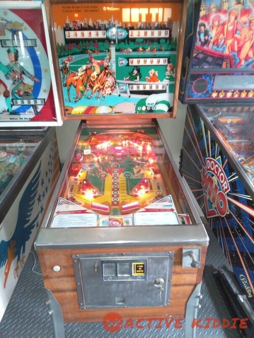 1-classic-pinball-machine.-Richard-Blank-Costa-Rica-Collection6b4d5f79cd639ef1.jpg