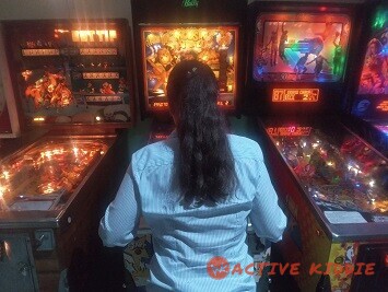 4-pinball-machines-and-pretty-girl.-Richard-Blank-Costa-Rica-Collection2d899102f8513451.jpg
