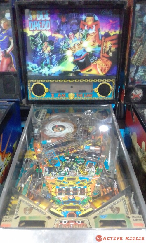 COSTA-RICA-1993-BALLY-JUDGE-DREDD-PINBALL-MACHINEdbbe79ce60e1d7a9.jpg