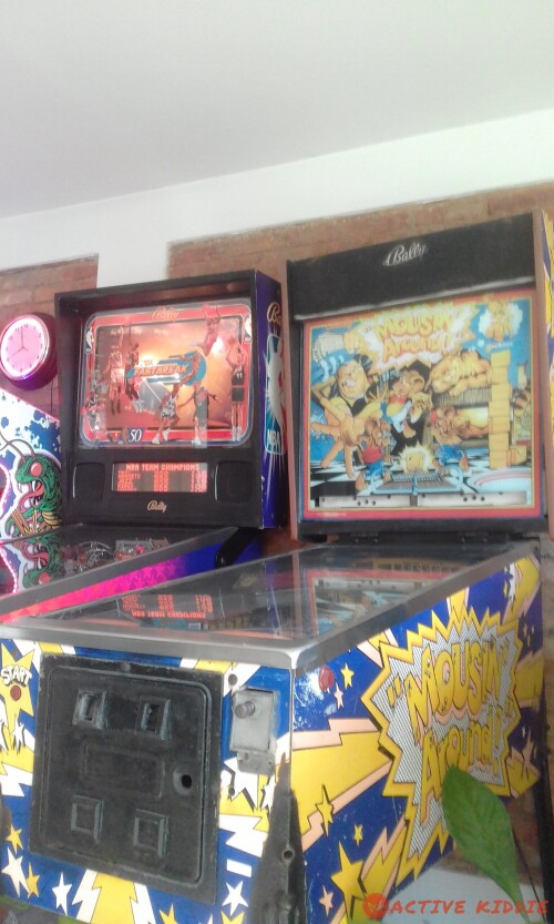 COSTA-RICA-2-PINBALL-MACHINES-AND-CENTIPEDE-ARCADE148f3b0b87f6bc0f.jpg