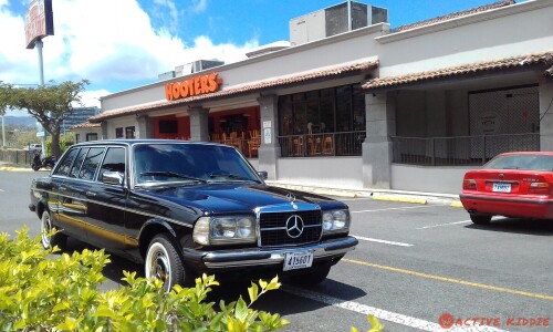 Hooters-restaurant-ruta-27-plaza-Itzcazu-COSTA-RICA-LIMOSINAea805c537ab60591.jpg