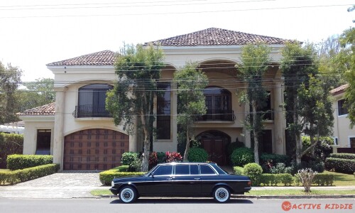 LARGE-MANSION-AND-LIMO-COST-RICA43abb009d54136ef.jpg